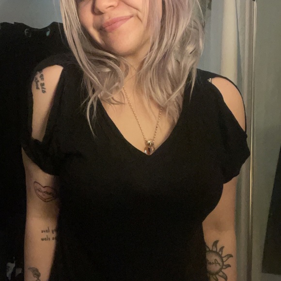 Black top with lace detail and shoulder cut out - Picture 2 of 2